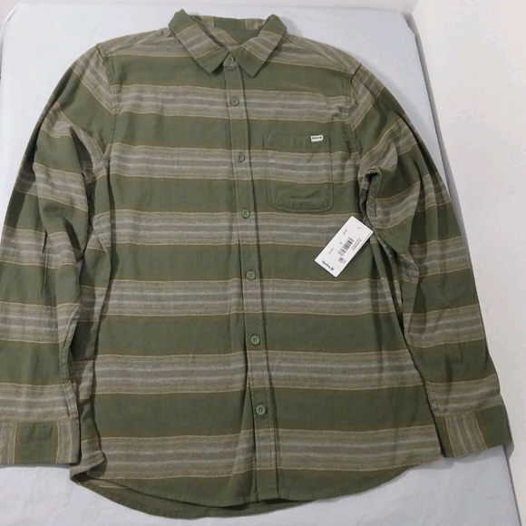 Quiksilver Men's Casual Plaid and Striped Shirt Set - Picture 8 of 11